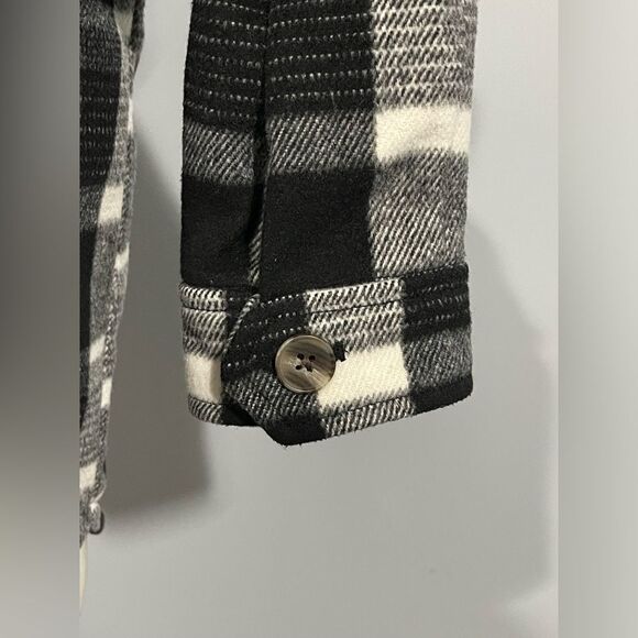 Old Navy plaid shirt - Picture 5 of 9